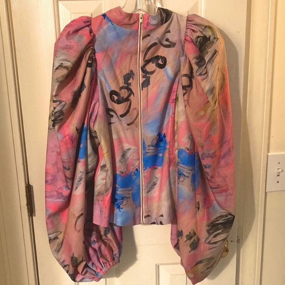 Neubyrne beautiful abstract print top with dramatic sleeves - Picture 4 of 9